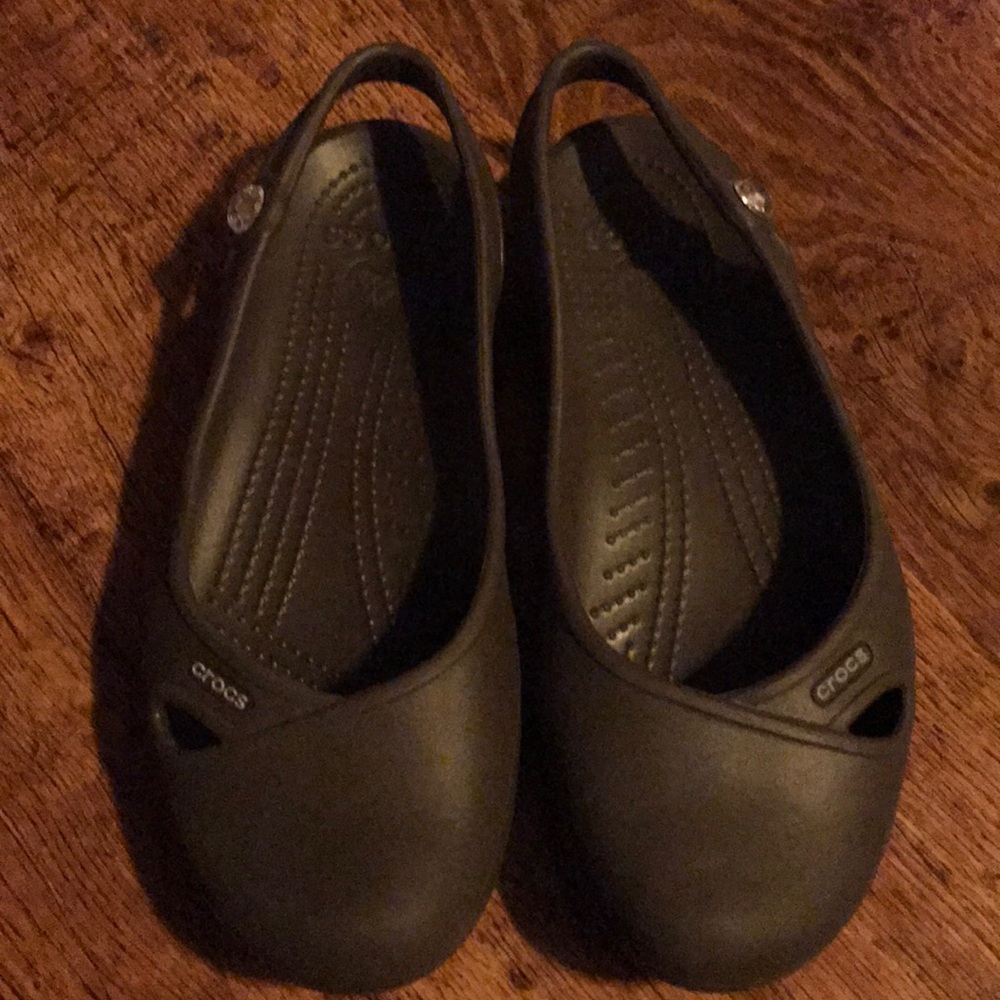 📼 Crocs Flats